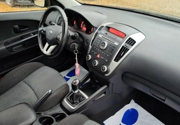 Kia Ceed I Hatchback 5d Facelifting 1.4 DOHC CVVT 90KM 2011 Kia Ceed Super stan Maly przebieg 12.2011 1.4 Benzyna 90KM, zdjęcie 13