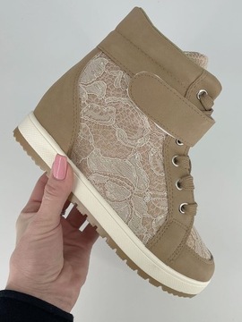 SNEAKERSY NA KOTURNIE BOTKI KORONKOWE CAMEL TRAMPKI KORONKI 37