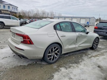Volvo S60 III Sedan 2.0 T5 250KM 2020 Volvo S60 2020 VOLVO S60 T5 MOMENTUM 2.0 Benzyna 250KM, zdjęcie 3