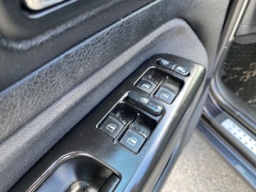 Volkswagen Golf V Hatchback 1.4 i 16V 75KM 2003 Volkswagen Golf KLIMATRONIC LEDY EL.SZYBY EL.LUSTERKA NISKI PRZEBIEG GWARA, zdjęcie 10