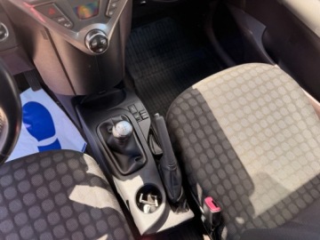 Toyota iQ 1.4 TD 90KM 2011 Toyota iQ Swietny stan Bogate wyposazenie Zawraca w miejscu 1.4 90KM, zdjęcie 14