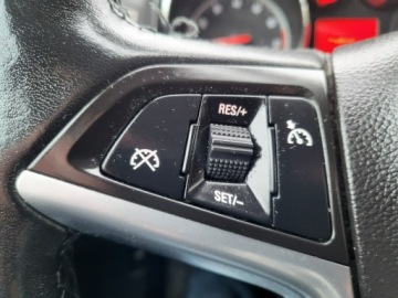 Opel Astra J Hatchback 5d 1.6 Twinport ECOTEC 115KM 2011 Opel Astra 1.6 115 KM 100% Przebieg 105 Tyś km, zdjęcie 31