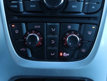 Opel Astra J Hatchback 5d 1.4 Turbo ECOTEC 120KM 2011 Opel Astra 1.4 T, Salon Polska, Klima, zdjęcie 15