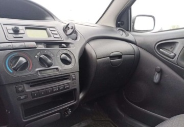 Toyota Yaris I 1.3 i 16V 86KM 2003 Toyota Yaris Toyota Yaris 1.3 Benzyna 87KM, zdjęcie 11