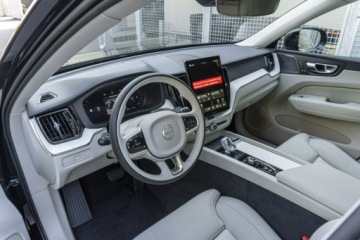 Volvo XC60 II 2025 Volvo XC 60 Plus Dark B5 AWD mild hybrid Benzyna, zdjęcie 12