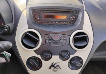 Ford Ka III 1.2 Duratec 69KM 2012 Ford KA 2012r, 1.2 Benzyna. Uszkodzony tyl i lekko lewy przod. Jezdzi., zdjęcie 12