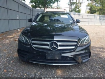 Mercedes Klasa E W213 2019 Mercedes-Benz Klasa E 2019 MERCEDES-BENZ E 300 4MATIC 2.0 Benzyna 255KM, zdjęcie 11