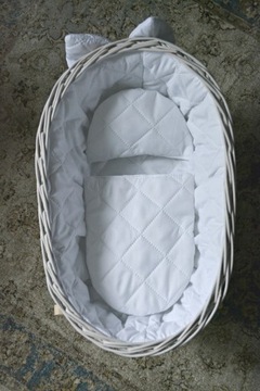 Плетеная колыбелька для кукол, цвет СЕРЫЙ, изготовлена ​​из лозы.