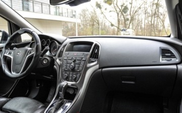 Opel Astra J Hatchback 5d 2.0 CDTI ECOTEC 160KM 2009 Opel Astra 2,0CDTI (160KM) Automat Skory 2.0 Diesel 160KM, zdjęcie 9