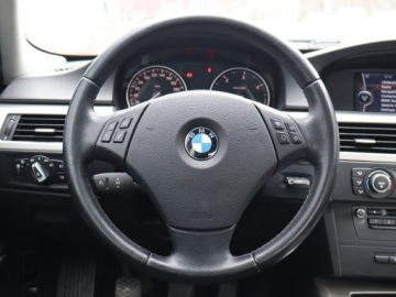 BMW Seria 3 E90-91-92-93 Limuzyna E90 320d 184KM 2011 BMW 3 320 d, 181 KM, Navi, Klima, Klimatronic, zdjęcie 14