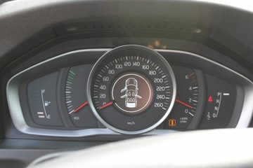 Volvo V60 I Kombi Facelifting 2.0 D4 DRIVE-E 190KM 2018 Volvo V60 Cross Country Momentum 190HP F-vat Salon, zdjęcie 28