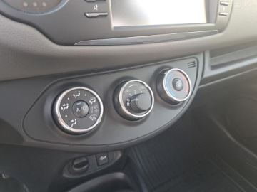 Toyota Yaris III Hatchback 5d Facelifting 2017 1.5 Dual VVT-iE 111KM 2018 Toyota Yaris 1.5 Premium CVT III (2011-2019) 1.5 P, zdjęcie 20