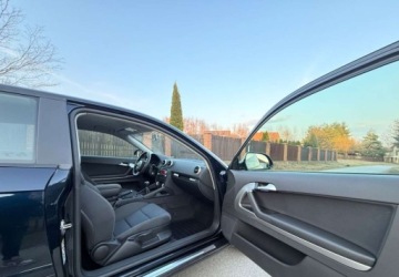 Audi A3 8P Hatchback 3d 1.6 TDI 105KM 2010 Audi A3 3-drzwiowe Audi A3 3-drzwiowe 1.6 TDI DPF Ambition 1.6 Diesel 105KM, zdjęcie 21