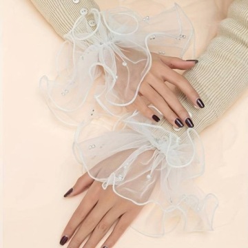 Белые расклешенные тюлевые рукава для фото ногтей