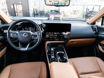 Lexus NX II SUV Facelifting 2.5 450h+ 292KM 2025 Od ręki - Omotenashi 2.5 Hybrid Plug-in AWD 292KM | Podgrzewane fotele, zdjęcie 7