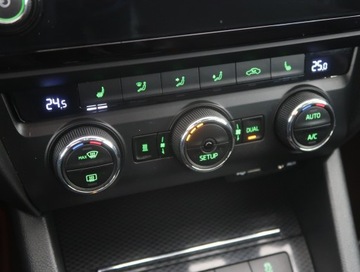 Skoda Octavia III RS 2.0 TSI 220KM 2014 Skoda Octavia RS 2.0 TSI, Skóra, Xenon, Bi-Xenon, zdjęcie 10