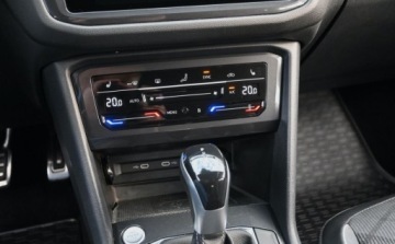 Volkswagen Tiguan II SUV Facelifting 2.0 TDI 200KM 2022 Volkswagen Tiguan 2,0 TDI 200 KM 4x4 R-LINE HEDA UP MATRIX Kamera 360 Nawi, zdjęcie 34