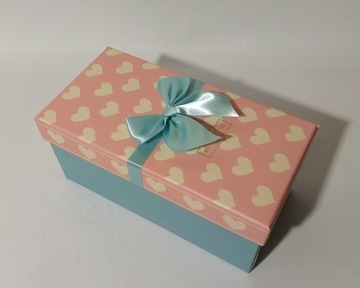 Pudełko NA PREZENT prostokątne WALENTYNKOWE