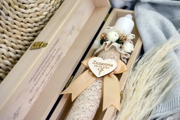 КРЕЩЕННАЯ СВЕЧА ДЛЯ КРЕЩЕНИЯ И ДЕРЕВЯННАЯ ШКАТУЛКА ДЛЯ СВЕЧИ, ЭКО ГРАВИРОВКА