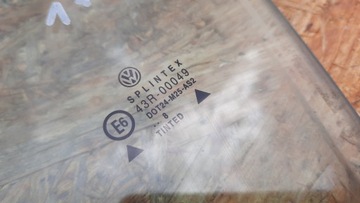SKLO (OKNO) DVEŘE LEVÝ PŘEDNÍ VW BORA 98R
