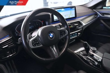 BMW Seria 5 G30-G31 Limuzyna Facelifting 3.0 540i 333KM 2023 BMW Seria 5 540i xDriveFV23Adaptacyjny Reflektor LEDM Kierownica Skorzana, zdjęcie 6