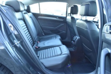 Volkswagen Passat B8 Limousine 2.0 TDI BlueMotion SCR 190KM 2019 Volkswagen Passat SalonPL 190KM DSG TDI HighlineSkoraACCNavi18Business ASO, zdjęcie 34