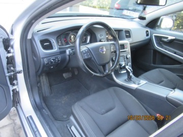 Volvo V60 I Kombi Facelifting 2.0 D2 DRIVE-E 120KM 2017 Volvo v60 I lift KINETIC 2017r uszkodzony 2,0 120KM 88kW, zdjęcie 8