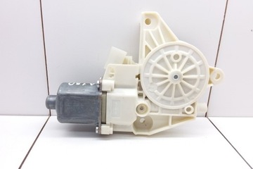 MOTOREK OKNO PŘEDNÍCH LEVÝCH DVEŘE MERCEDES-BENZ B (W246, W242)