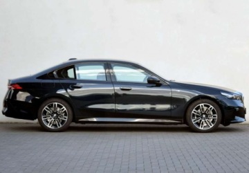 BMW Seria 5 G90-91 2023 BMW Seria 5 BMW 520d SedanPakiet sportowy MKamery 360Dostepne w BMW TEAM, zdjęcie 2