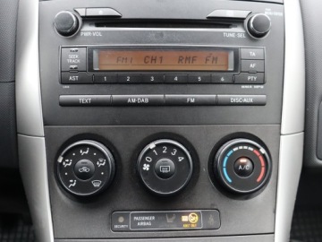 Toyota Auris II Hatchback 5d Dual VVT-i 100 99KM 2013 Toyota Auris 1.3 Dual VVT-i, Salon Polska, Klima, zdjęcie 11