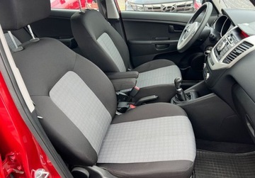 Kia Venga Mikrovan 1.6 DOHC CVVT 125KM 2015 Kia Venga 1.6Benz.125KM 6Bieg.LEDY Klima Parktr.aux USB 2xOpon Faktura Gwa, zdjęcie 13
