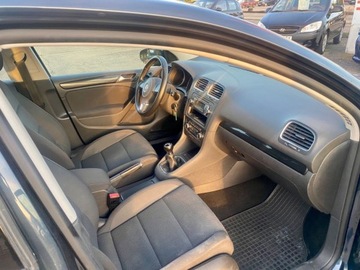 Volkswagen Golf VI Hatchback 5d 1.6 102KM 2010 Volkswagen Golf 1.6 Benzyna 102KM, zdjęcie 1