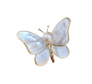 ZŁOTA BROSZKA OZDOBNA BIŻUTERIA SPINKA BIAŁY MOTYL Z PERŁĄ 4 cm