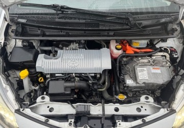 Toyota Yaris III Hatchback 5d Hybrid 100KM 2013 Toyota Yaris Hybrid 1.5 VVT-i 2013r kamera Navi niska cena 1.5 Hybryda, zdjęcie 2