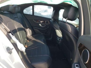 Mercedes Klasa C W205 2019 Mercedes-Benz Klasa C Mercedes-Benz C-Class 300 4MATIC Sedan 2.0 Benzyna, zdjęcie 8