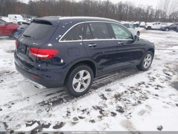 Mercedes GLC C253 2018 Mercedes-Benz GLC 2018 MERCEDES-BENZ GLC 300 4MATIC 2.0 Benzyna 241KM, zdjęcie 2