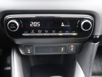 Toyota Yaris IV Hatchback 1.5 Hybrid Dynamic Force 116KM 2022 Toyota Yaris 1.5 VVT-i Hybrid, Salon Polska, zdjęcie 15