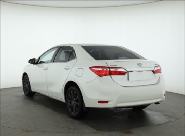 Toyota Corolla XI Sedan 1.6 Valvematic 132KM 2015 Toyota Corolla 1.6 Valvematic, Salon Polska, zdjęcie 3