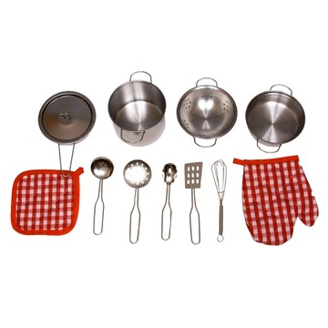 Садовая глинобитная кухня для приусадебного участка с деревянными аксессуарами