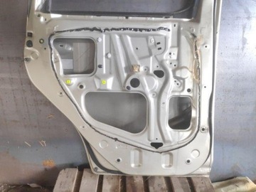583FK91 DVEŘE LEVÉ ZADNÍ 1.3 NCP20 NCP22 62 2004 TOYOTA YARIS VERSO (_P2_)