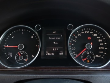 Volkswagen Passat B7 Variant 2.0 TDI CR DPF BlueMotion 140KM 2011 VW Passat 2.0 TDI, Salon Polska, Klima, zdjęcie 10