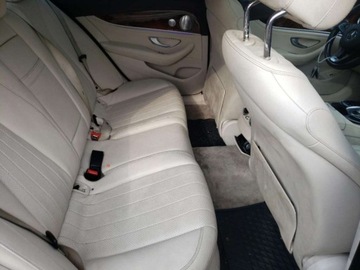 Mercedes Klasa E W213 2017 Mercedes-Benz Klasa E 2017 MERCEDES-BENZ E 300 4MATIC 2.0 Benzyna 241KM, zdjęcie 9
