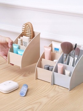 Пластиковый держатель для хранения пульта от телевизора.