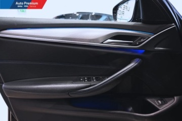 BMW Seria 5 G30-G31 Limuzyna 520d 190KM 2019 BMW Seria 5 xDriveAdaptacyjne Reflektory LEDSkorzana Kierownica M 2.0, zdjęcie 9