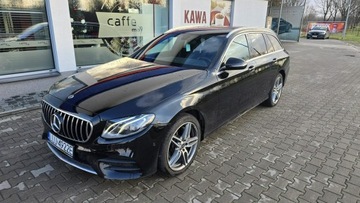 Mercedes Klasa E W213 2018 Mercedes E 220 AMG Pakiet 4 Matic Felgi 19", zdjęcie 10