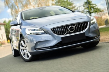 Volvo V40 II Hatchback Facelifting 2.0 D2 120KM 2018 VOLVO V40 INSCRIPTION PANORAMA JASNA SKÓRA AUTOMAT, zdjęcie 1