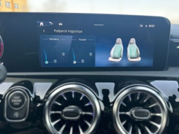 Mercedes Klasa A W177/V177 Hatchback AMG Facelifting 2.0 A35 306KM 2023 Mercedes-Benz Klasa A 35 AMG Night PakietPremium PlusPanoramaBurmester Sal, zdjęcie 25