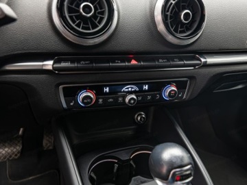 Audi A3 8V Sportback 5d Facelifting 1.5 35 TFSI 150KM 2019 AUDI A3 35 TFSI S line S tronic Hatchback 1.5 (150KM) 2019, zdjęcie 17