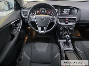 Volvo V40 II Hatchback Facelifting 1.5 T3 152KM 2019 Volvo V40 PL salon Momentum T3 152KM Aut Klima Hak, zdjęcie 17