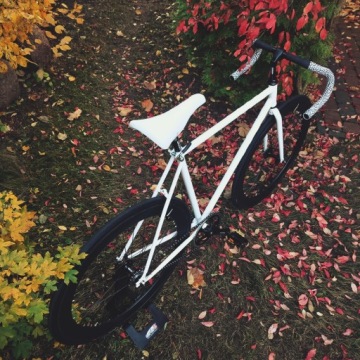 Велосипед BALUMA Fixie Черно-белый трековый велосипед 53